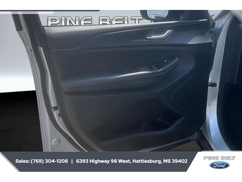 Used 2023 Silver Zynith Jeep Altitude image 17