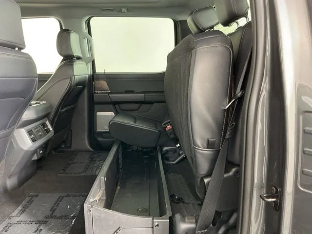 Certified Used 2025  Ford Lariat image 32