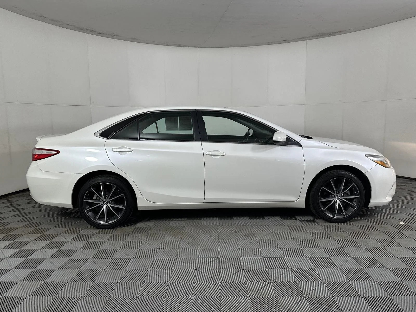 Used 2017 Blizzard Pearl Toyota XSE image 13