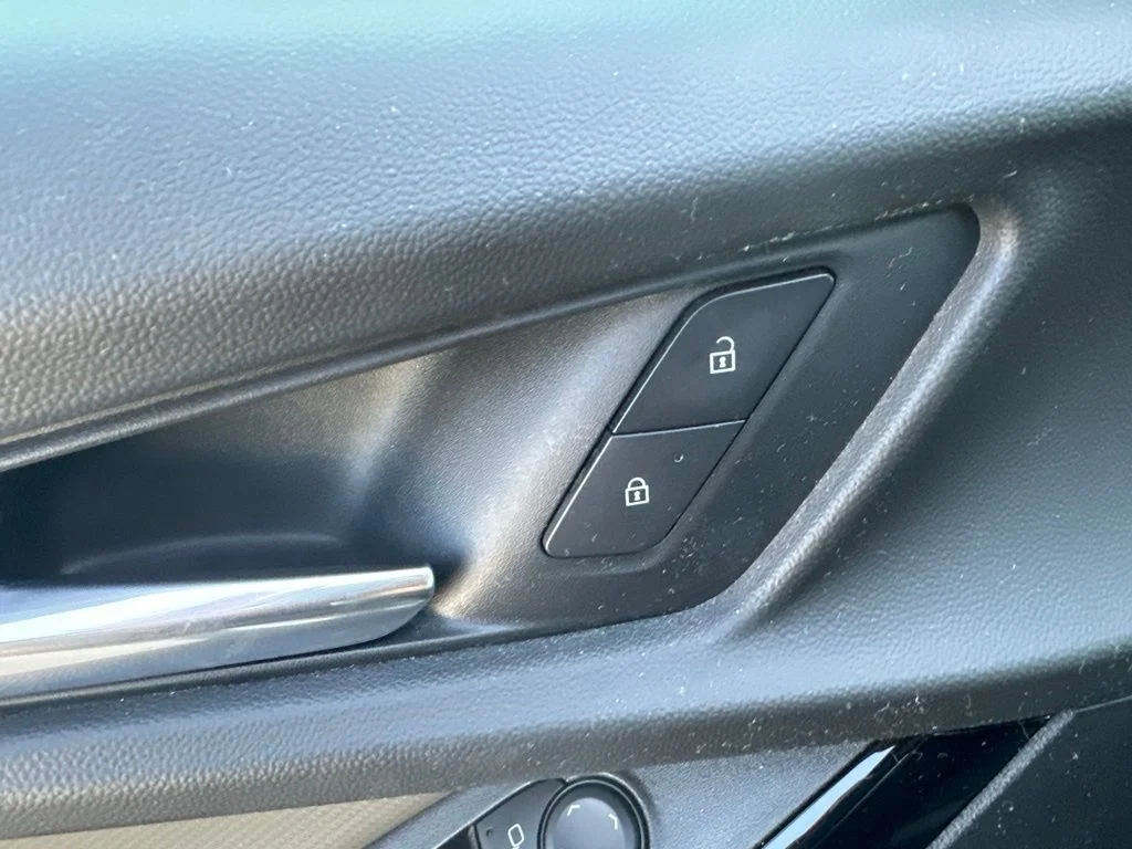 Used 2025 Green Chevrolet LT image 8