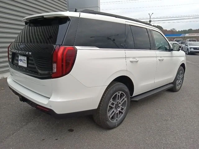 New 2025 Star White Metallic Tri-Coat Ford Active image 3