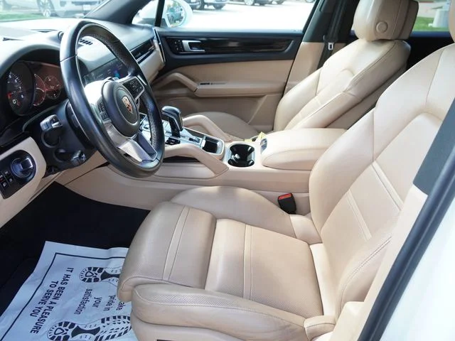 Used 2020  Porsche Base image 20