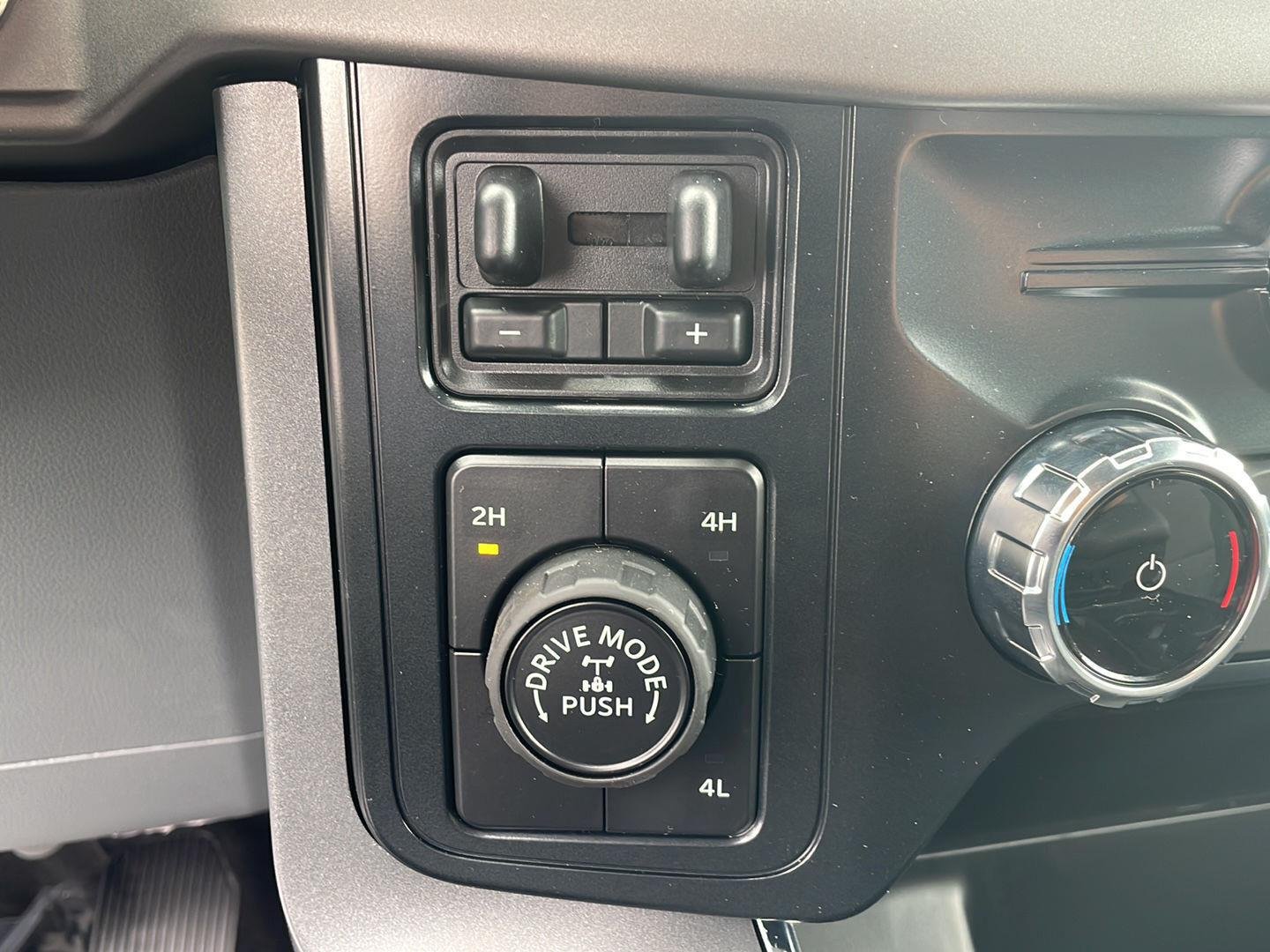 New 2026 Carbonized Gray Metallic Ford XLT image 21