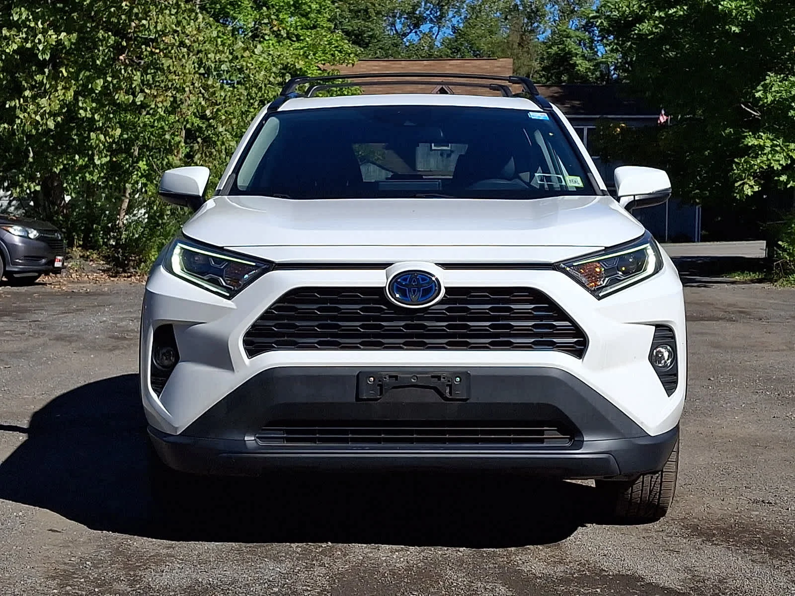 Used 2019 Super White Toyota Hybrid XLE image 3