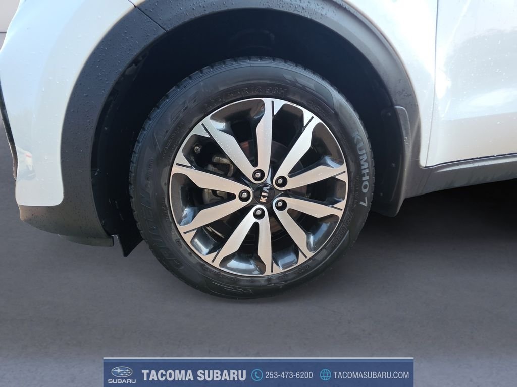 Used 2017 White Kia EX image 9