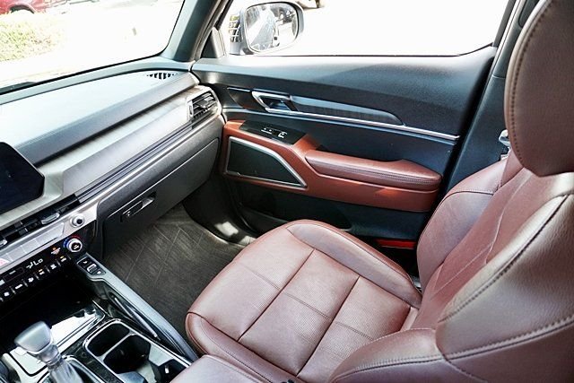 Used 2023 Black Kia EX image 23