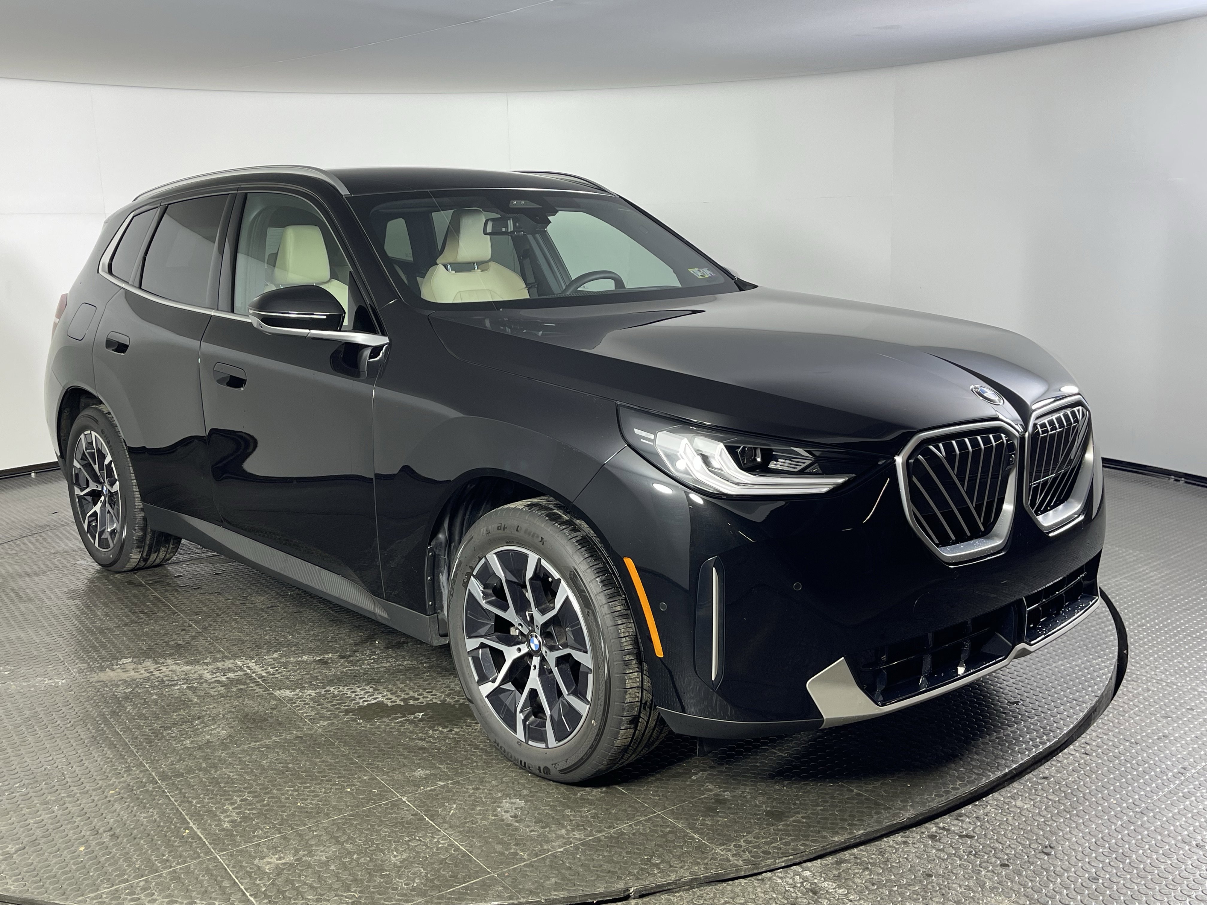 Used 2025 BLACK SAPPHIRE ME BMW 30 xDrive image 3
