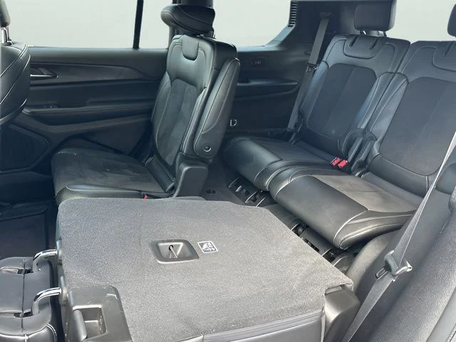 Used 2023 White Jeep Altitude image 36