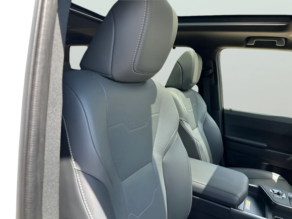 Used 2024  Lexus GX 550 Luxury image 44