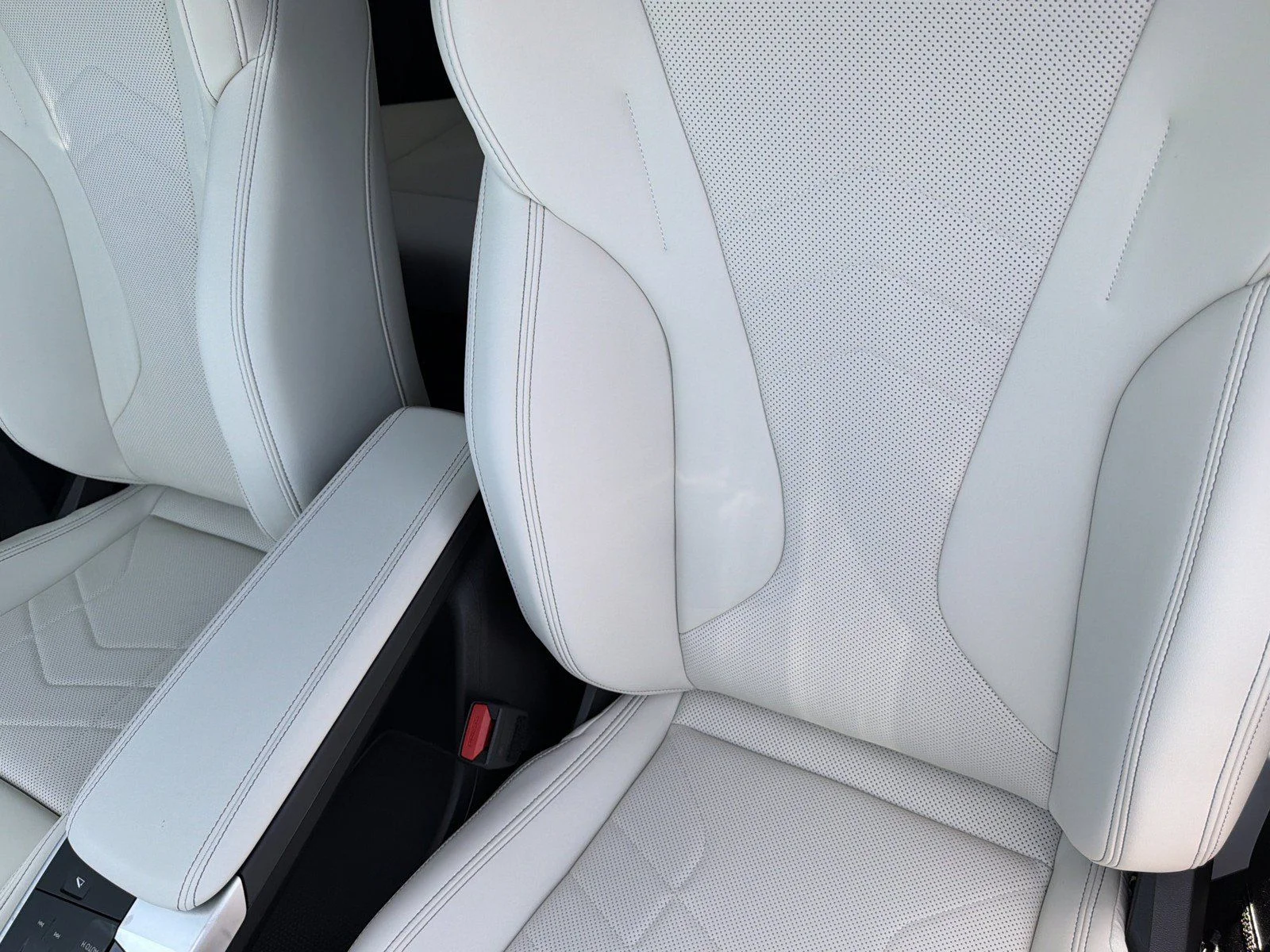 New 2026 Black Sapphire Metallic BMW xDrive28i image 23