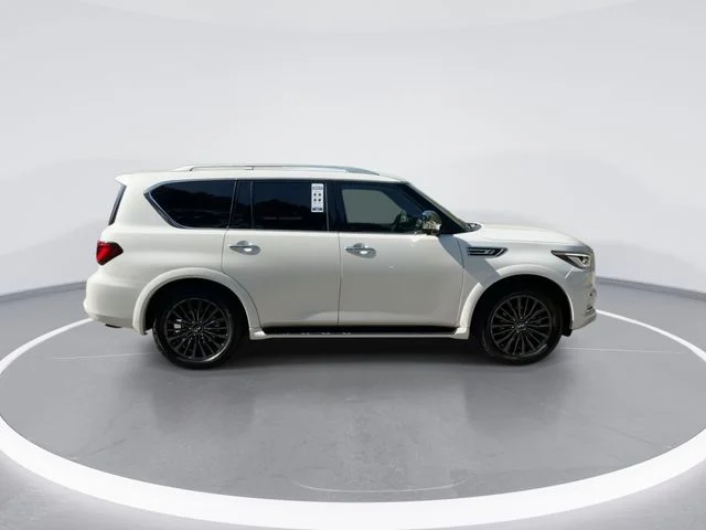 Used 2023 White INFINITI Sensory image 9