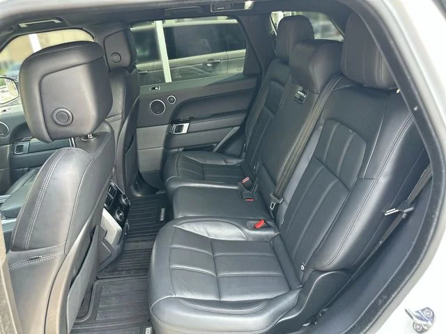 Used 2022 White Land Rover HSE Silver Edition image 24