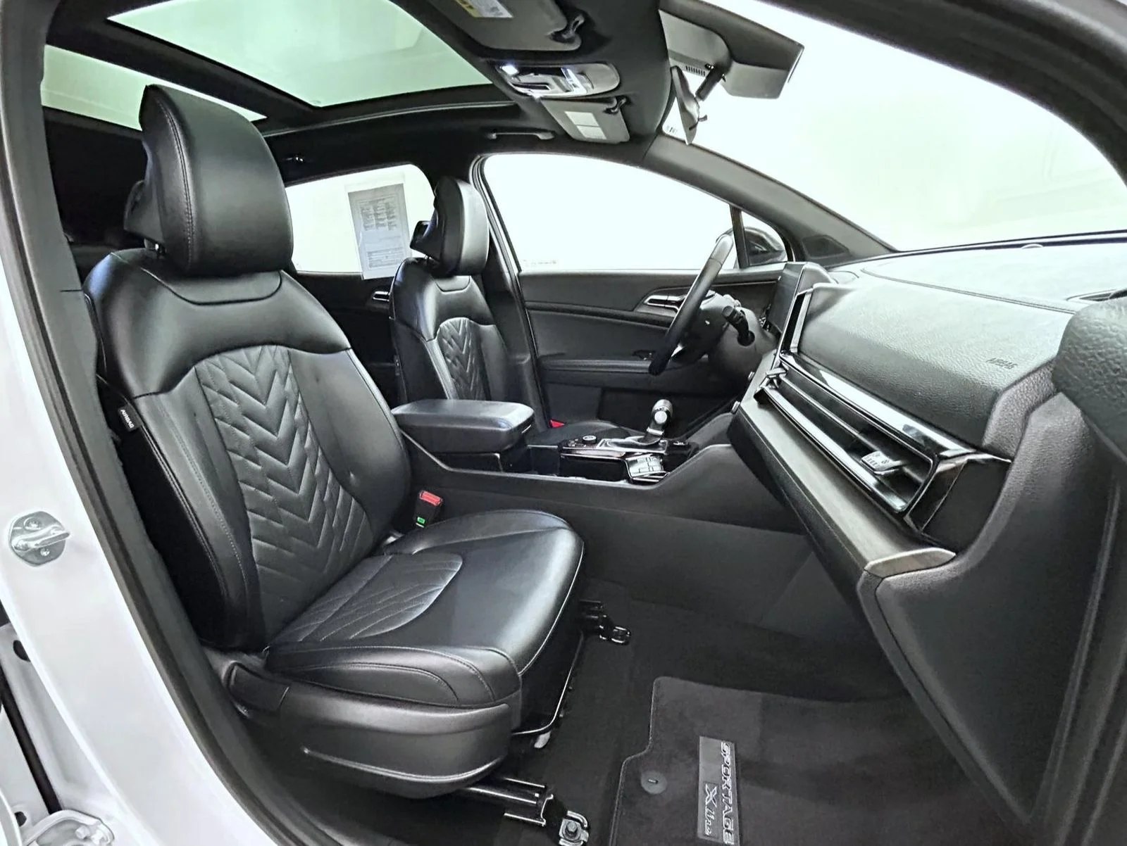 Used 2024 White Kia X-Line image 15