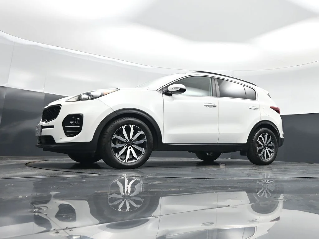 Used 2018 White Kia EX image 45