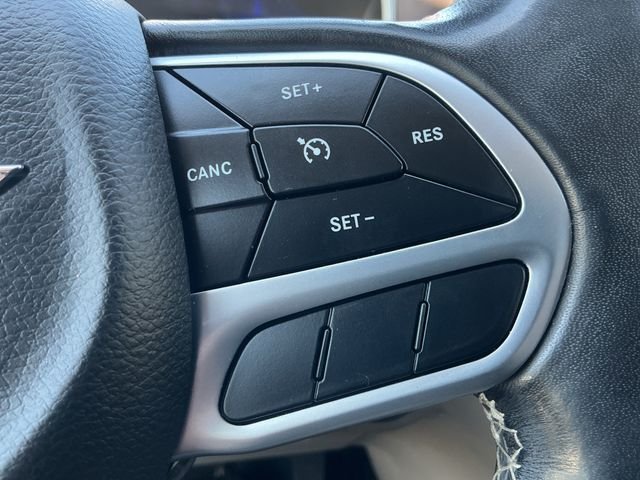 Used 2020 Blue Chrysler LX image 19