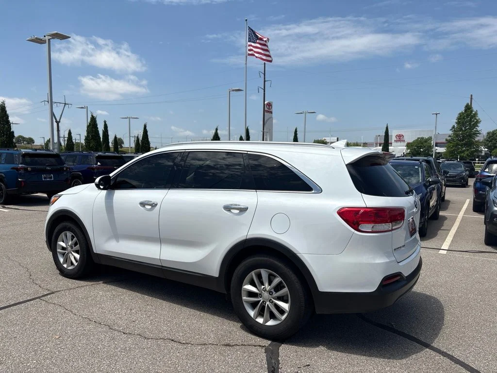 Used 2016 White Kia LX image 6