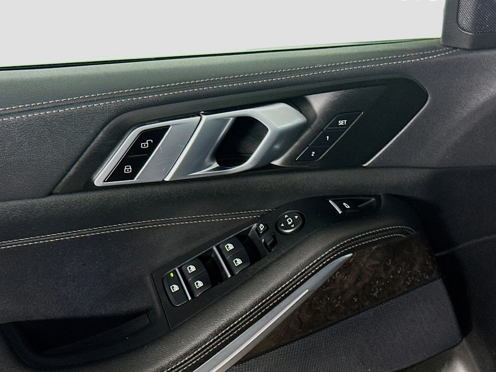 Used 2023 Black Sapphire Metallic BMW sDrive40i image 20