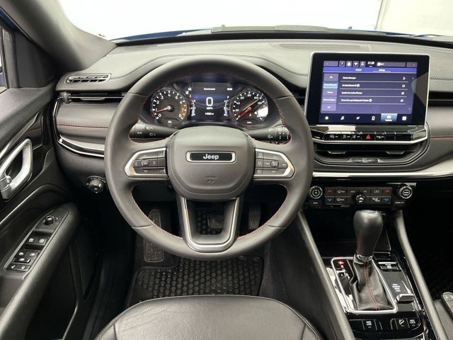 Used 2025 Hydro Blue Pearlcoat Jeep Trailhawk image 11