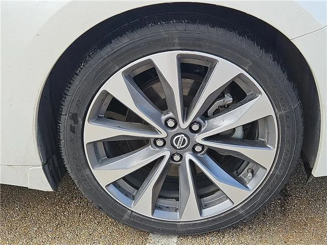 Used 2022 Pearl White Tricoat Nissan Platinum image 6