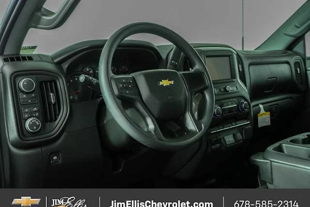 New 2026 Summit White Chevrolet WT image 4