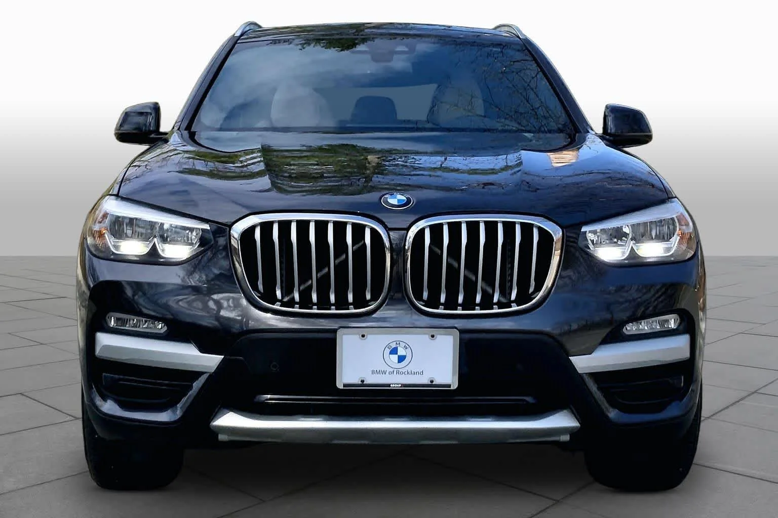 Used 2019 Dark Graphite Metallic BMW xDrive30i image 3