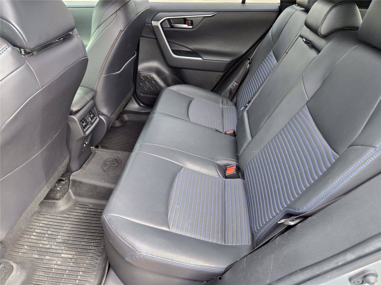 2020 Toyota RAV4 XSE - Photo 17