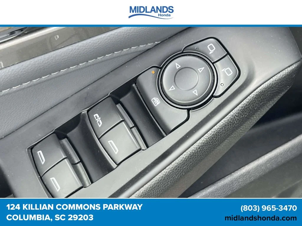 Used 2020 Pearl Chevrolet LT image 18