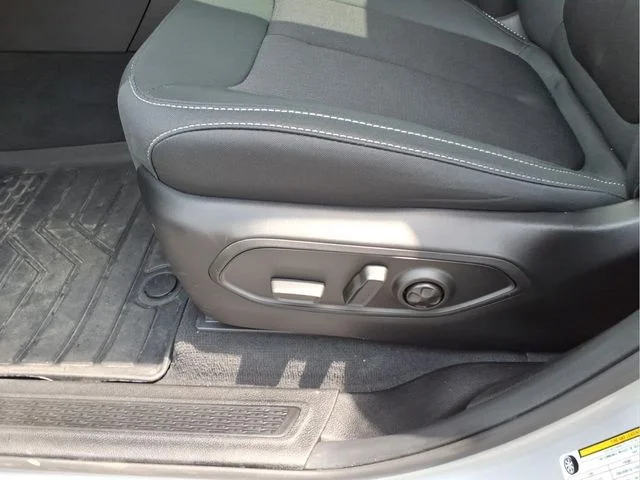Used 2025 Silver Jeep Laredo image 21