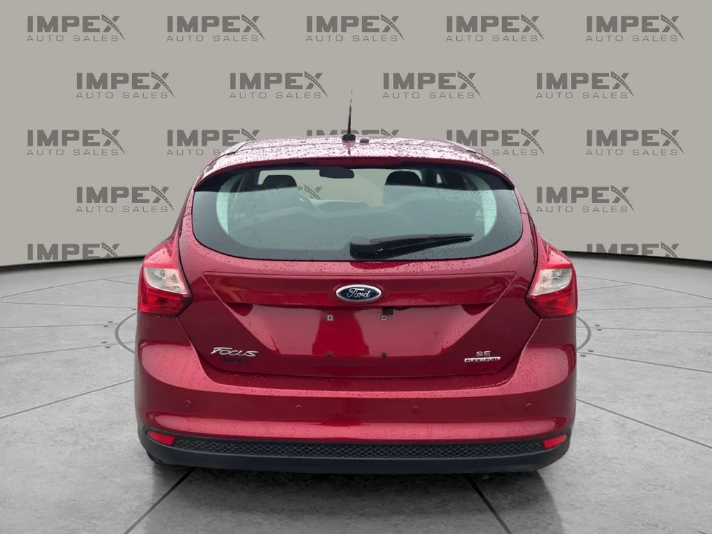 Used 2013 Red Ford SE image 4