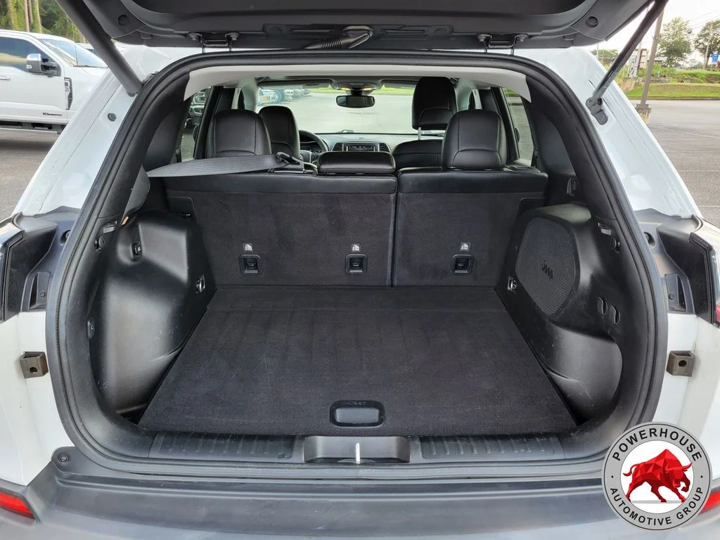 Used 2022 White Jeep Latitude Lux image 14