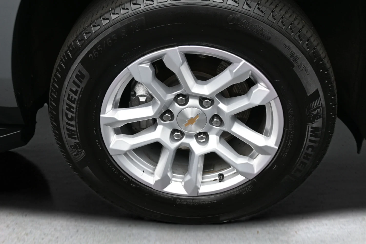 Used 2025 Sterling Gray Metallic Chevrolet LT image 23