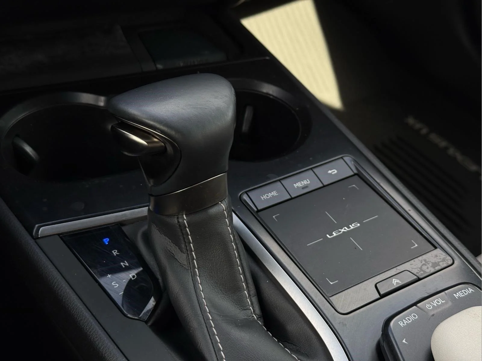 Used 2020 Eminent White Pearl Lexus UX 250h image 24