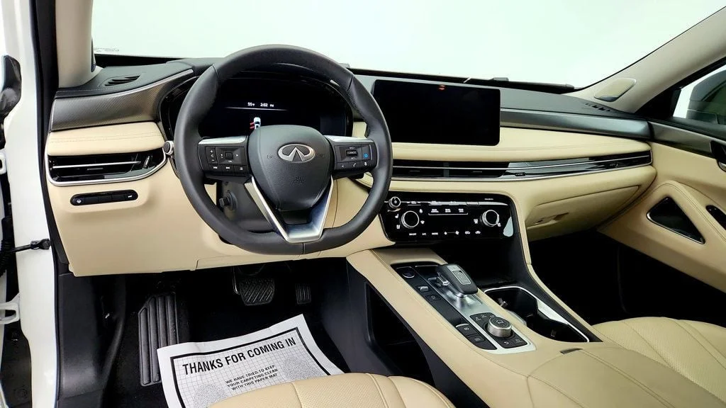 Used 2025 Majestic White INFINITI LUXE AWD image 13
