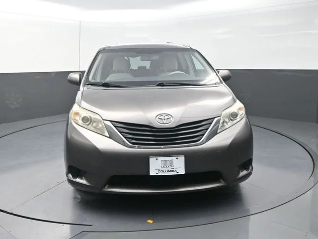 Used 2013 Gray Toyota LE image 5