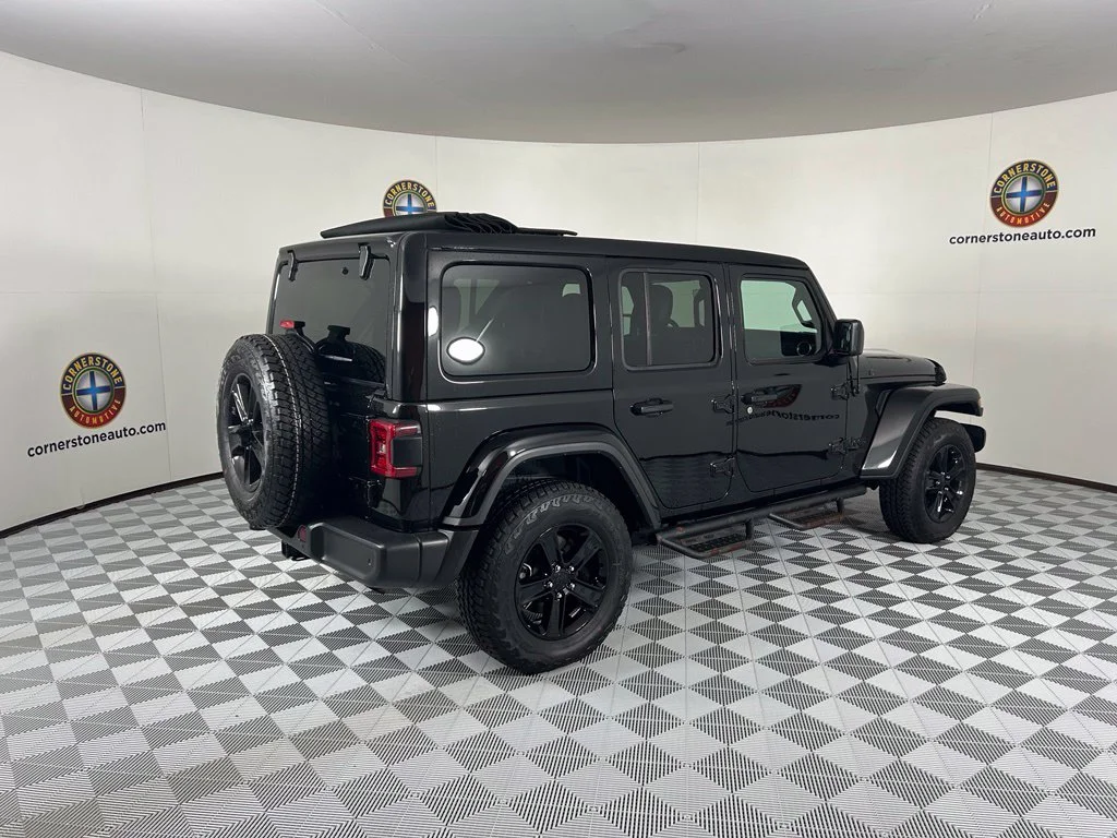 Used 2021 Black Jeep Unlimited Sahara Altitude image 21