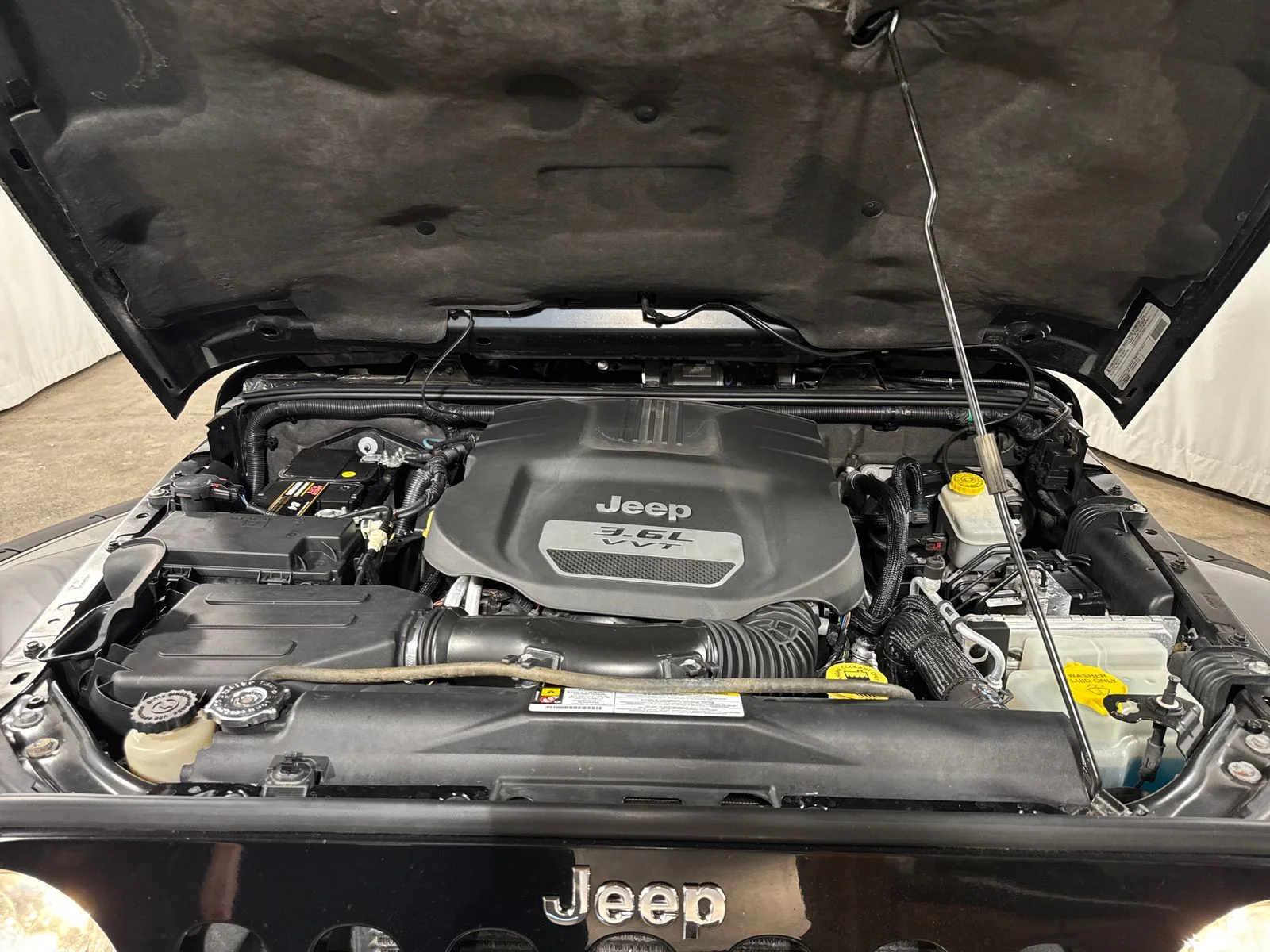 Used 2012 Black Clearcoat Jeep Sahara image 27