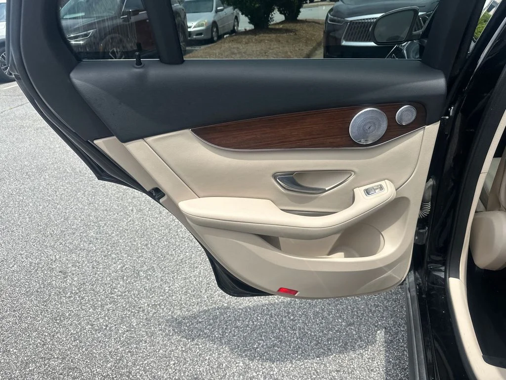 Used 2020  Mercedes-Benz GLC 300 image 20