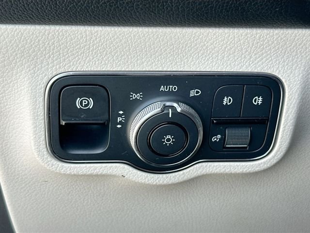 Used 2021 White Mercedes-Benz GLB 250 image 10