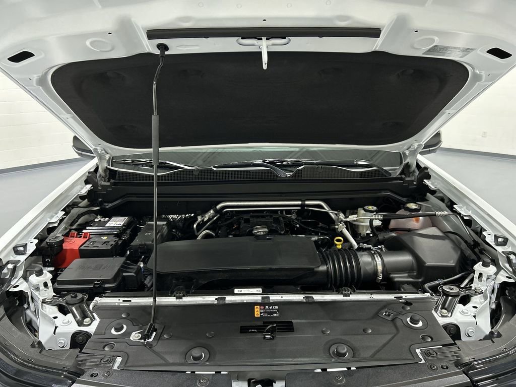 New 2026 Summit White Chevrolet Z71 image 17