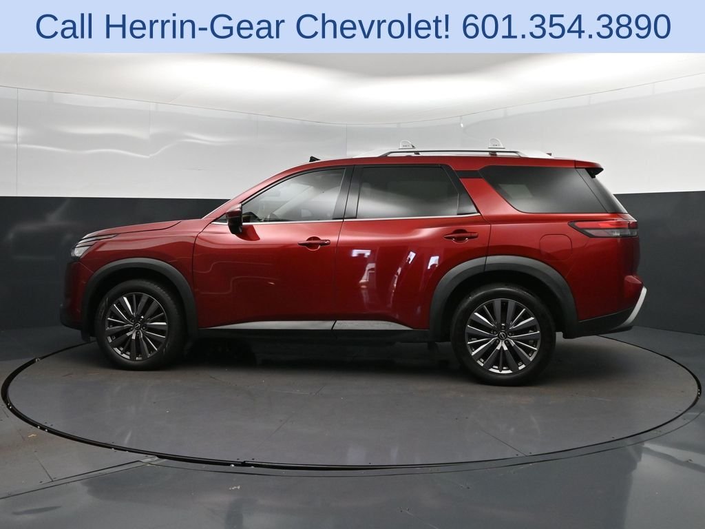 Used 2023 Red Nissan SL image 4