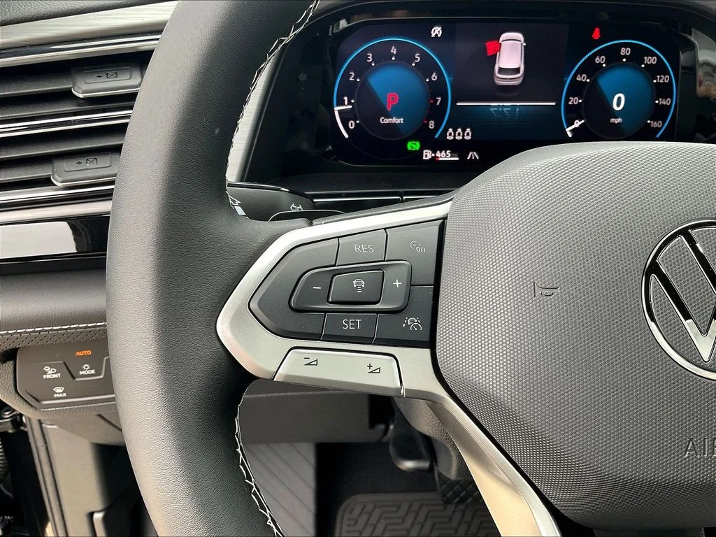 New 2026 Black Volkswagen SE w/Technology image 31