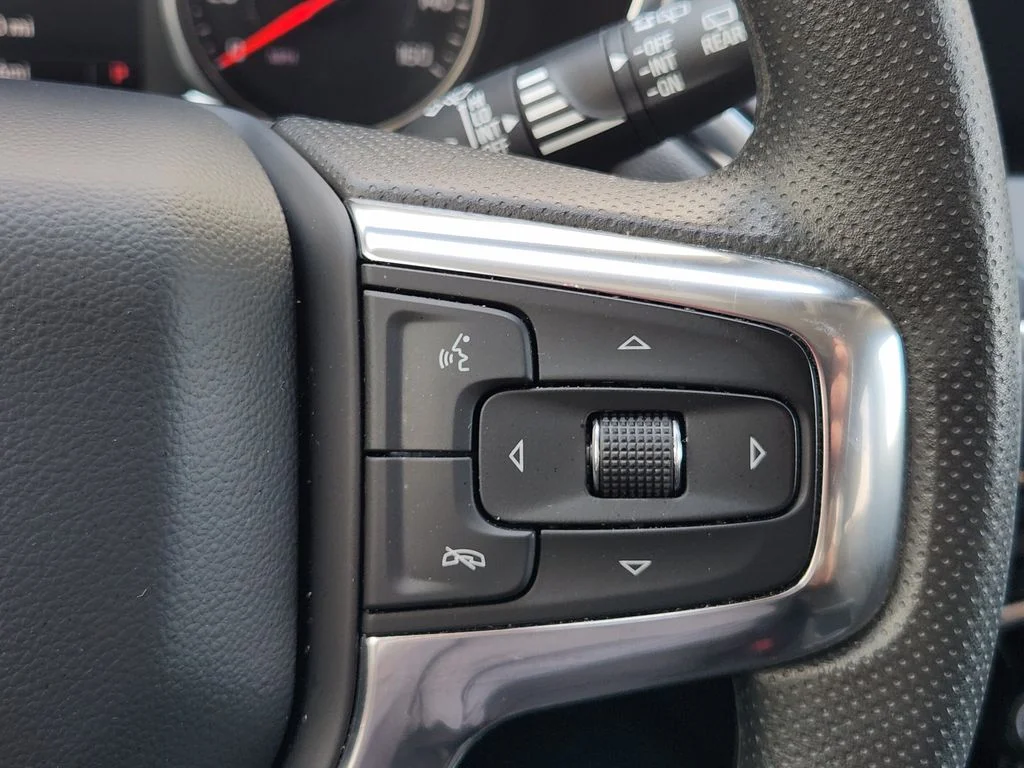 Used 2025 Radiant Red Tintcoat Chevrolet LT image 29