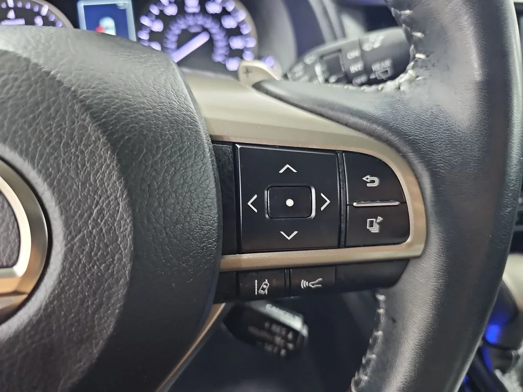 Used 2022 White Lexus 350 image 20