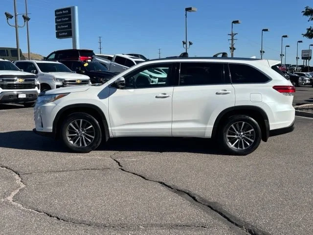 Used 2017 White Toyota XLE image 2