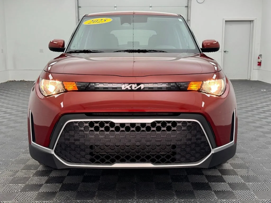 Used 2025 Orange Kia  image 11