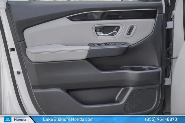 Used 2025 Platinum White Pearl Honda Touring image 13