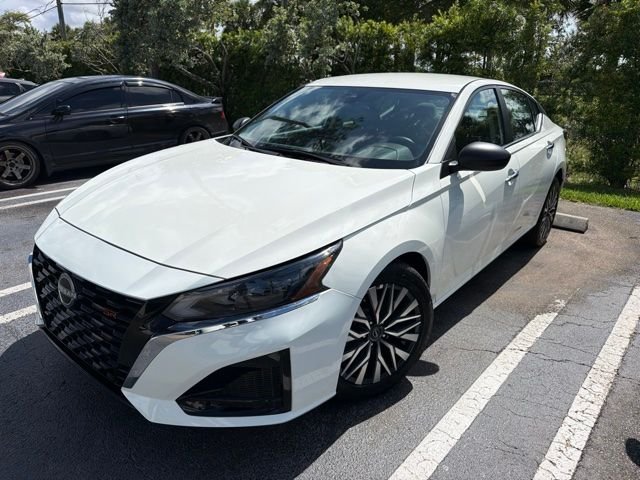 Used 2025 White Nissan 2.5 SV image 1