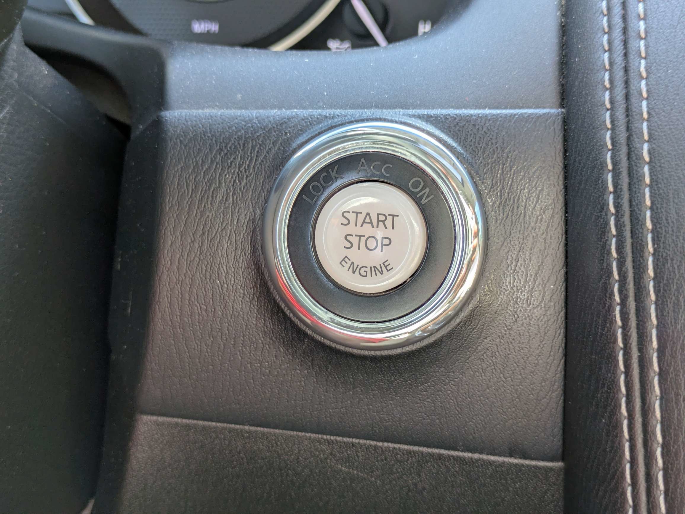 Used 2017 White Nissan SL image 27