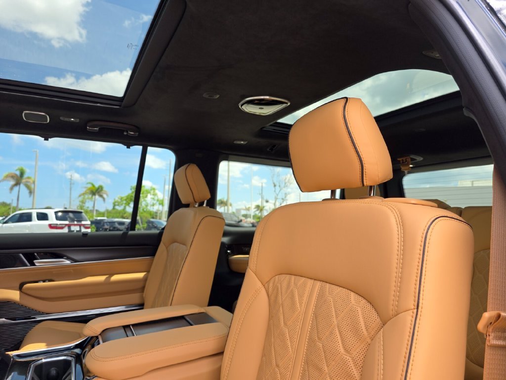 New 2026 High Gloss Black Exterior Paint Jeep Summit Reserve image 23