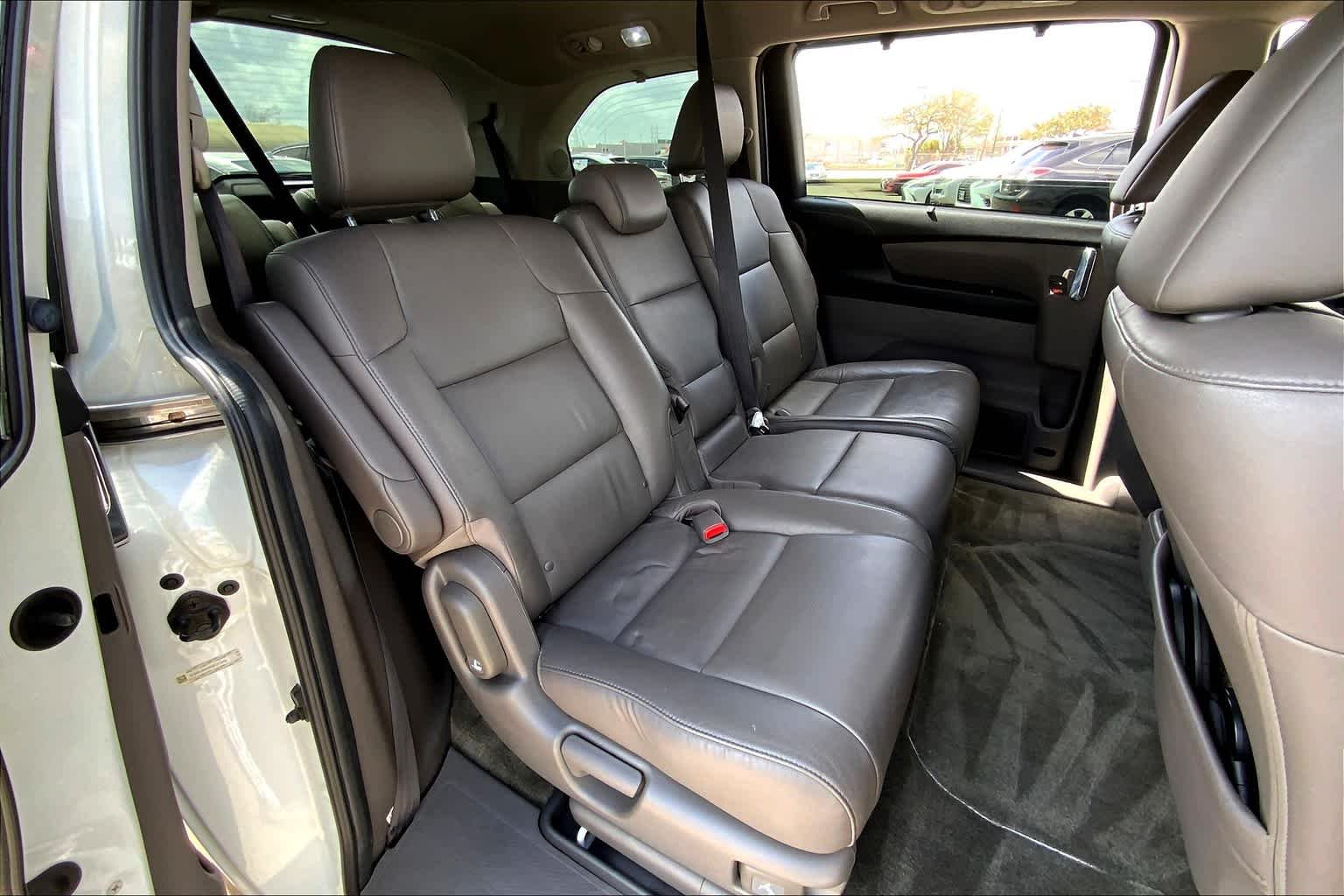 Used 2014 White Diamond Pearl Honda Touring image 20